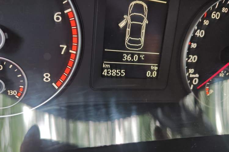 Used Volkswagen Sagitar 2014 Revised Version 1.4TSI Automatic Luxury Edition Odometer Close Up