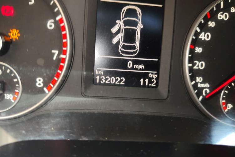 Used Volkswagen Sagitar 2014 1.4TSI Manual Luxury Model Odometer Close Up