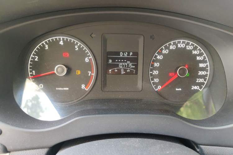 Used Volkswagen Sagitar 2014 1.6L Automatic Comfort Model Odometer Close Up