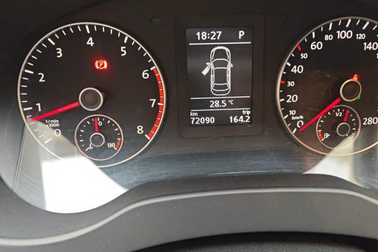 Used Volkswagen Sagitar 2014 1.4TSI Automatic Luxury Model Odometer Close Up