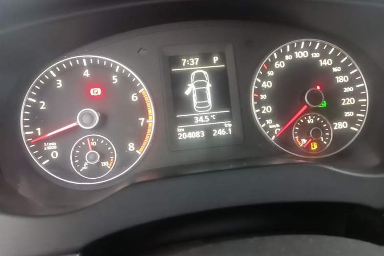Used Volkswagen Sagitar 2014 Revised Version 1.4TSI Automatic Luxury Edition Odometer Close Up