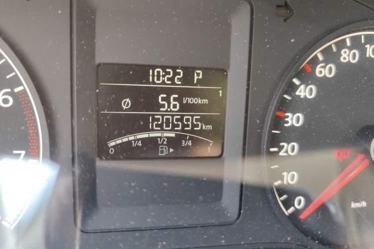 Used Volkswagen Sagitar 2014 Revised Version 1.6L Automatic Comfort Edition Odometer Close Up