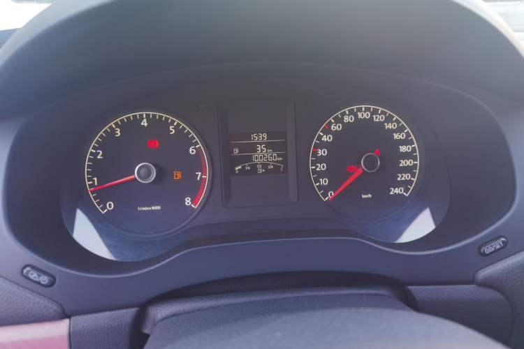 Used Volkswagen Sagitar 2014 1.6L Manual Comfort Model Odometer Close Up
