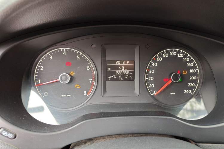 Used Volkswagen Sagitar 2014 1.6L Automatic Comfort Model Odometer Close Up