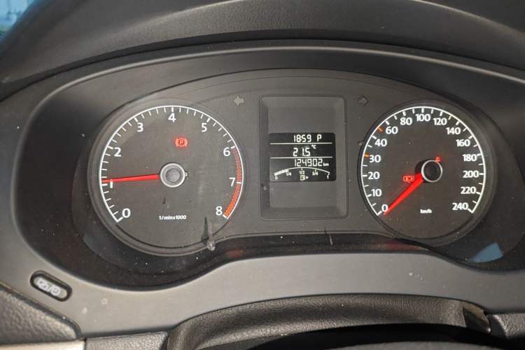 Used Volkswagen Sagitar 2014 Revised Version 1.6L Automatic Leading Edition Odometer Close Up