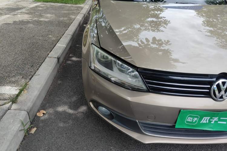 Used Volkswagen Sagitar 2014 1.6L Automatic Comfort Model Right Front Headlight