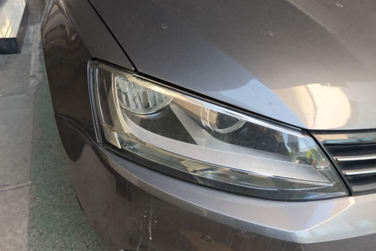 Used Volkswagen Sagitar 2014 1.4TSI Automatic Luxury Model Right Front Headlight