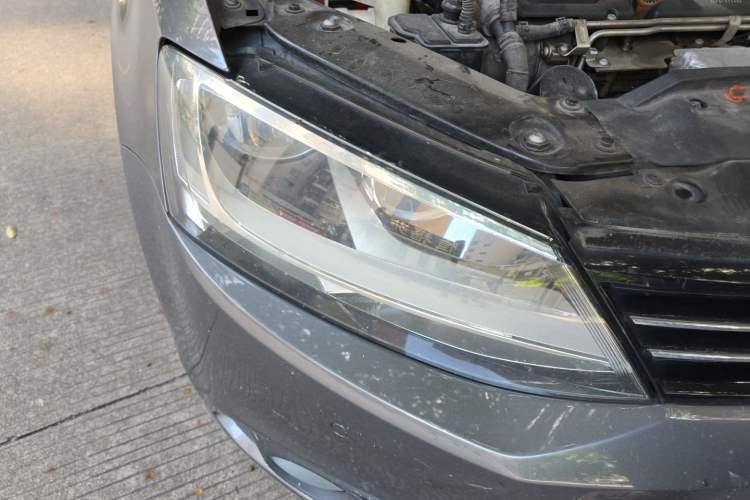 Used Volkswagen Sagitar 2014 1.4TSI Automatic Fashion Edition Right Front Headlight