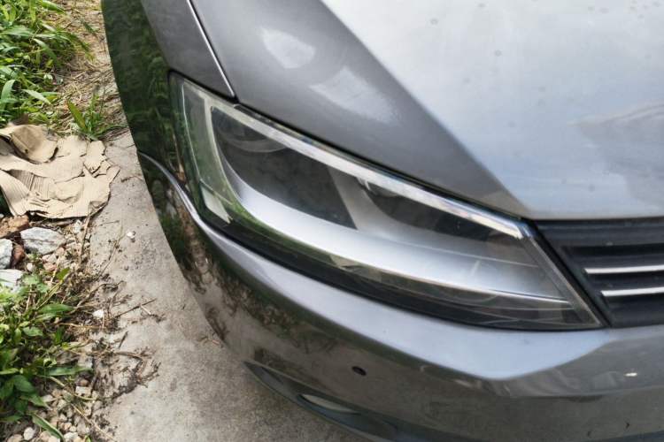 Used Volkswagen Sagitar 2014 Revised Version 1.6L Manual Comfort Edition Right Front Headlight
