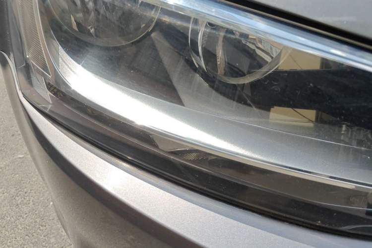 Used Volkswagen Sagitar 2014 1.4TSI Manual Luxury Model Right Front Headlight