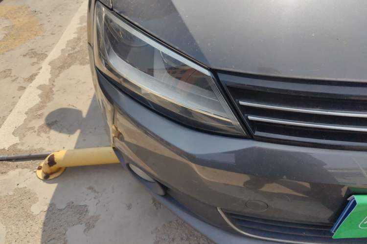 Used Volkswagen Sagitar 2014 Revised Version 1.6L Automatic Comfort Edition Right Front Headlight