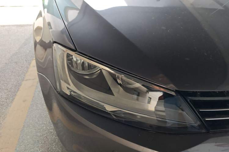 Used Volkswagen Sagitar 2014 1.4TSI Automatic Luxury Model Right Front Headlight