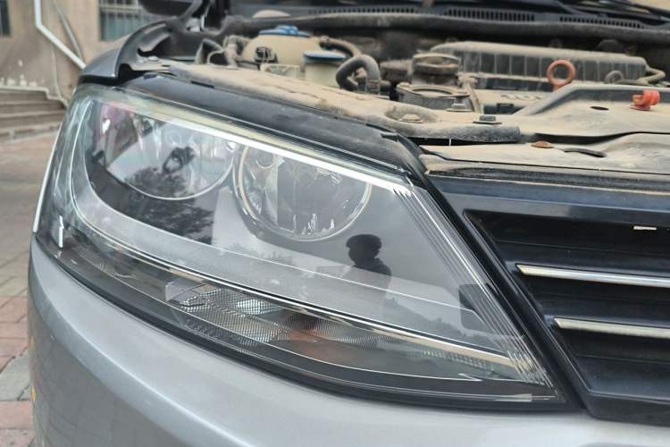 Used Volkswagen Sagitar 2014 Revised Version 1.6L Manual Comfort Edition Right Front Headlight