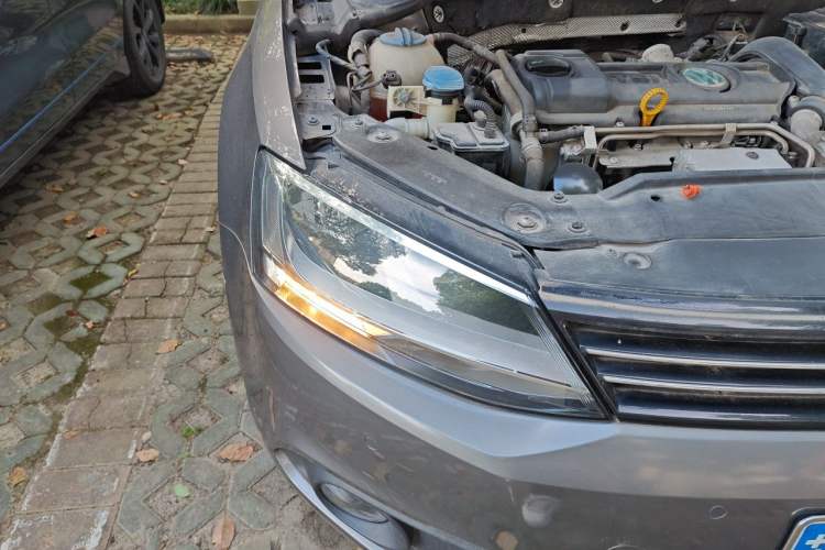 Used Volkswagen Sagitar 2014 Revised Version 1.4TSI Automatic Luxury Edition Right Front Headlight