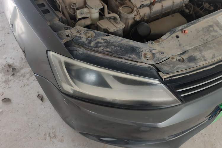 Used Volkswagen Sagitar 2014 1.6L Manual Comfort Model Right Front Headlight