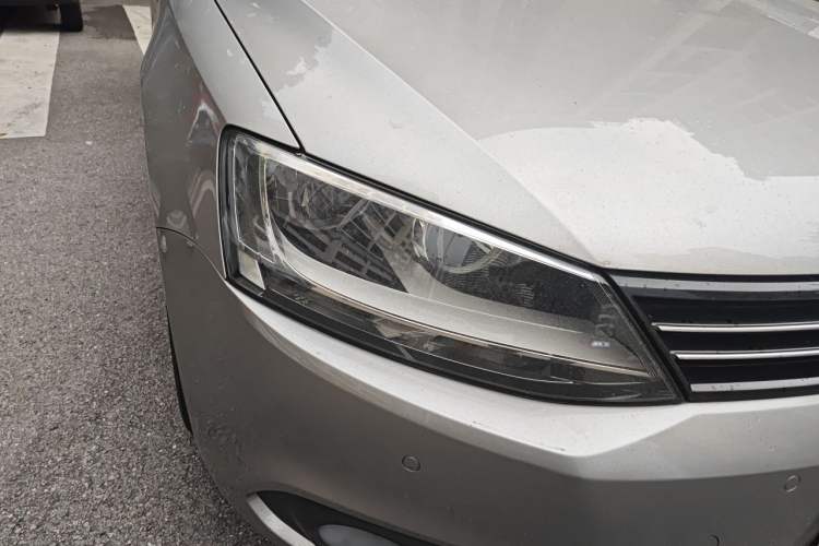 Used Volkswagen Sagitar 2014 1.4TSI Automatic Luxury Model Right Front Headlight