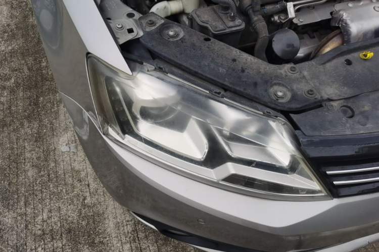 Used Volkswagen Sagitar 2014 Revised Version 1.4TSI Automatic Luxury Edition Right Front Headlight