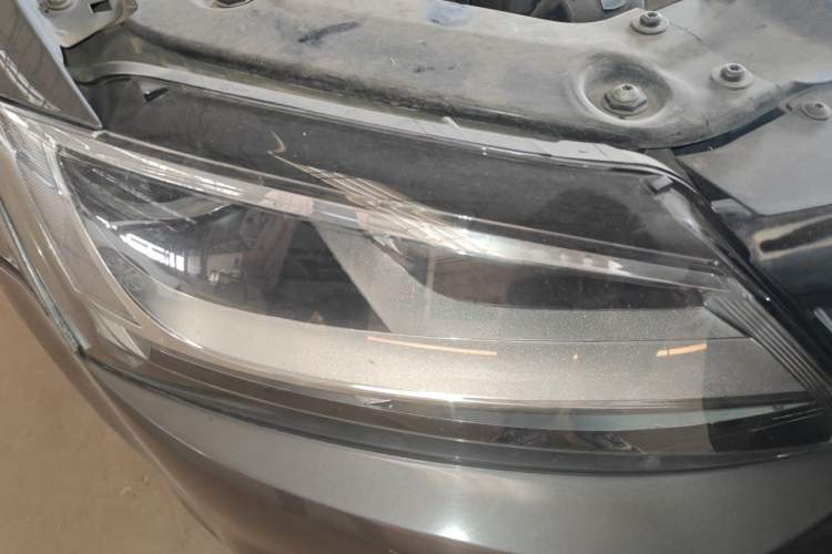 Used Volkswagen Sagitar 2014 1.6L Automatic Comfort Model Right Front Headlight