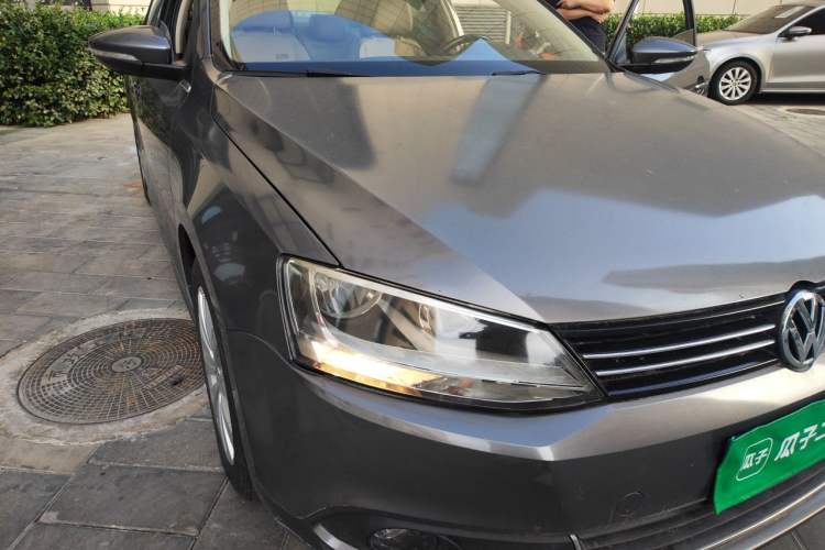 Used Volkswagen Sagitar 2014 1.6L Automatic Comfort Model Right Front Headlight