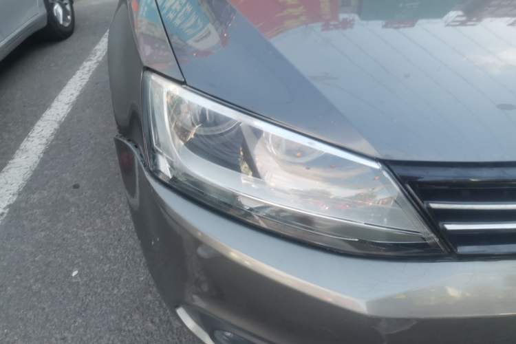 Used Volkswagen Sagitar 2014 1.6L Automatic Comfort Model Right Front Headlight