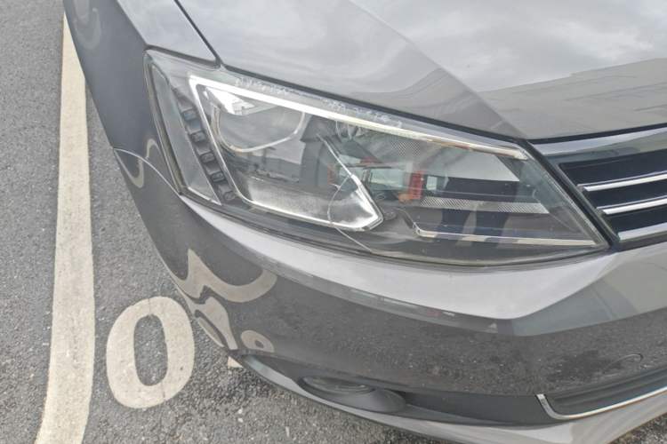 Used Volkswagen Sagitar 2014 1.6L Automatic Comfort Model Right Front Headlight