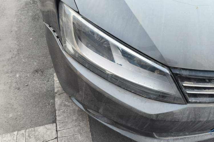 Used Volkswagen Sagitar 2014 1.4TSI Automatic Luxury Model Right Front Headlight
