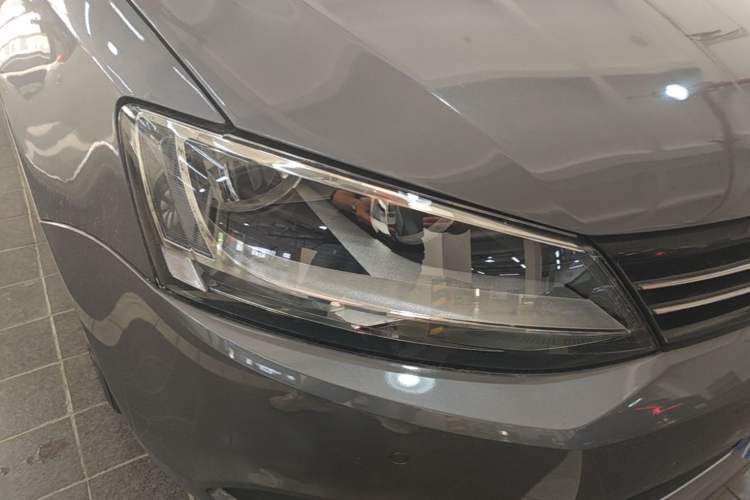 Used Volkswagen Sagitar 2014 1.4TSI Automatic Luxury Model Right Front Headlight