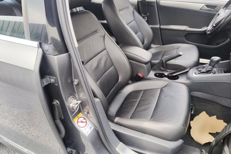 Used Volkswagen Sagitar 2014 Revised Version 1.6L Automatic Comfort Edition Right Front Seat