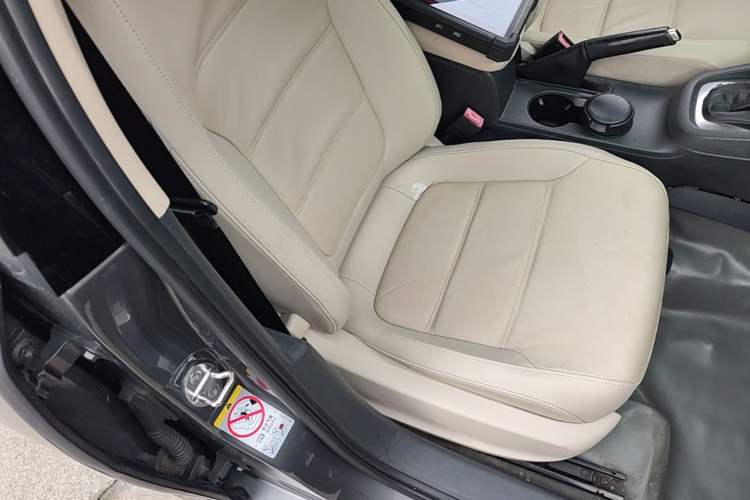Used Volkswagen Sagitar 2014 Revised Version 1.4TSI Automatic Luxury Edition Right Front Seat