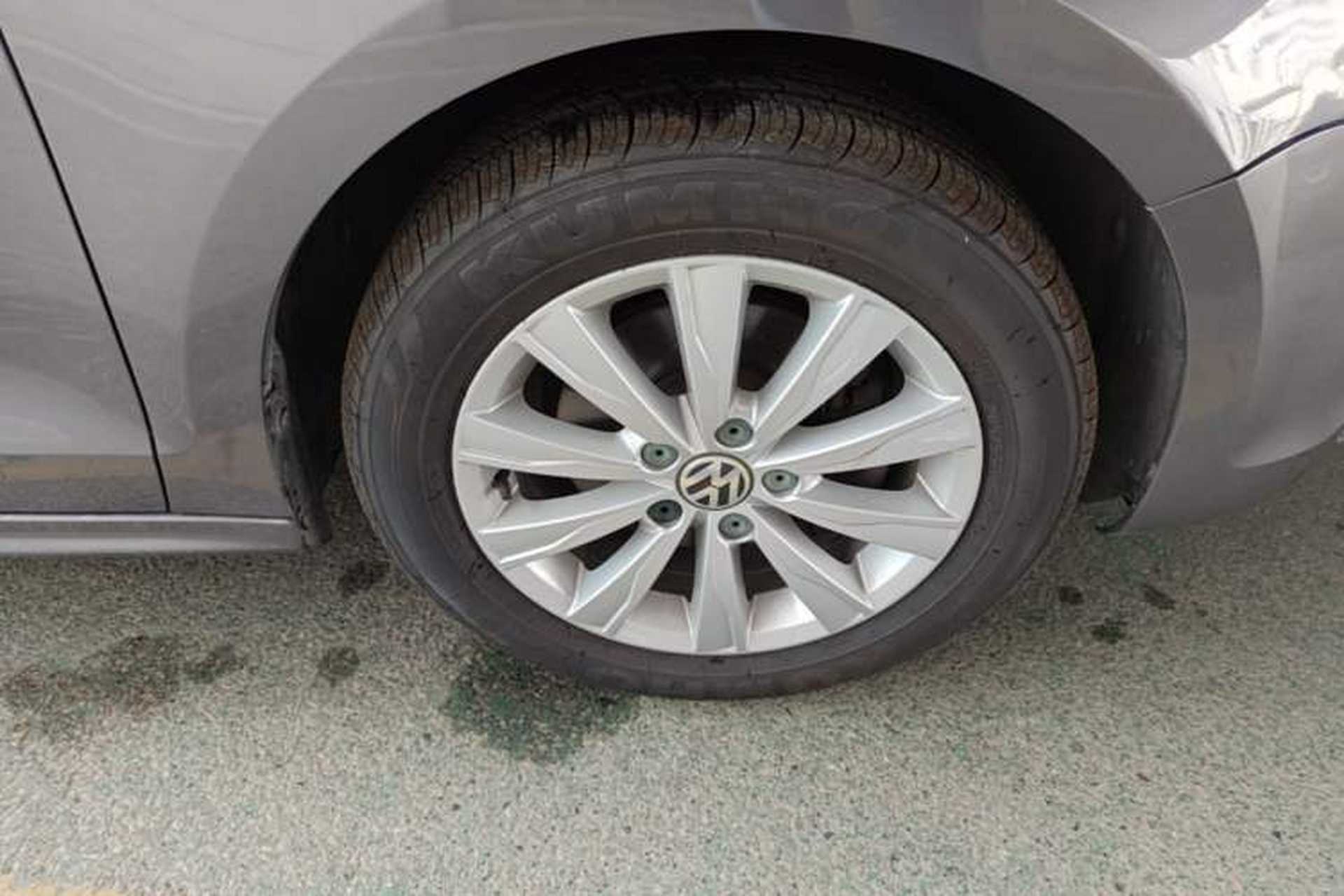 Used Volkswagen Sagitar 2014 1.4TSI Automatic Luxury Model Right Front Wheel Hub