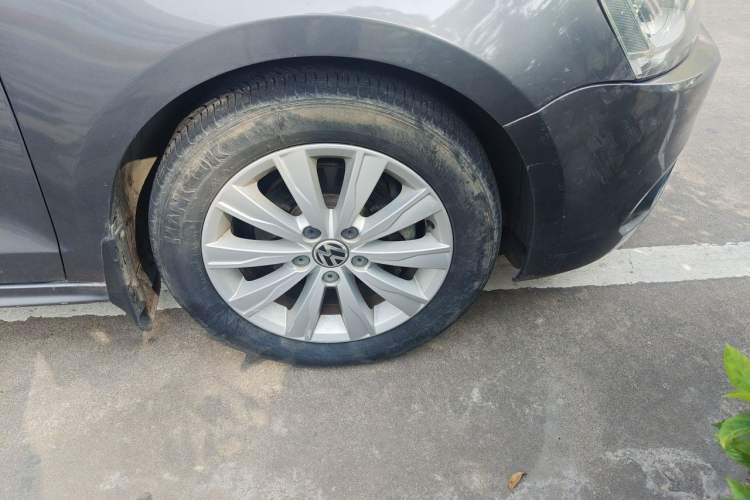 Used Volkswagen Sagitar 2014 Revised Version 1.6L Automatic Comfort Edition Right Front Wheel Hub