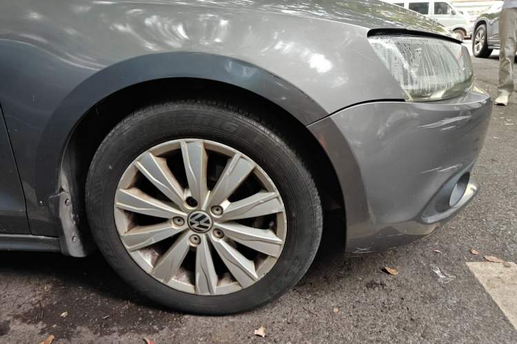 Used Volkswagen Sagitar 2014 Revised Version 1.6L Manual Comfort Edition Right Front Wheel Hub