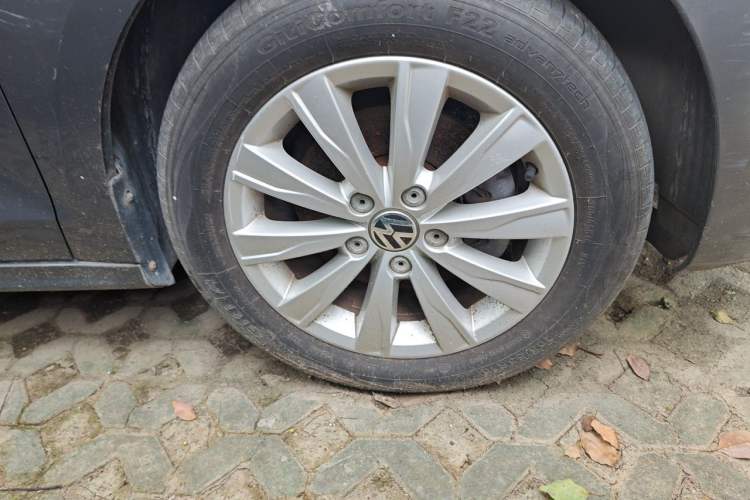 Used Volkswagen Sagitar 2014 Revised Version 1.4TSI Automatic Luxury Edition Right Front Wheel Hub
