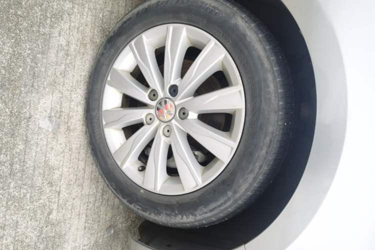 Used Volkswagen Sagitar 2014 Revised Version 1.4TSI Automatic Luxury Edition Right Front Wheel Hub