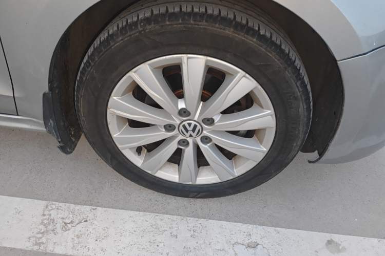 Used Volkswagen Sagitar 2014 Revised Version 1.6L Automatic Leading Edition Right Front Wheel Hub
