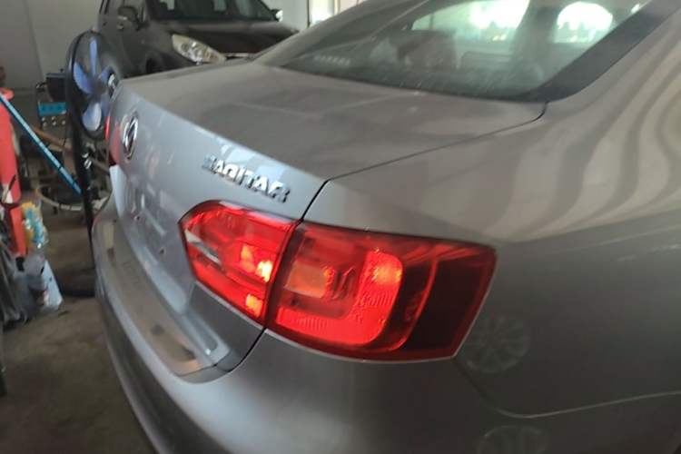 Used Volkswagen Sagitar 2014 Revised Version 1.6L Manual Comfort Edition Right Rear Taillight