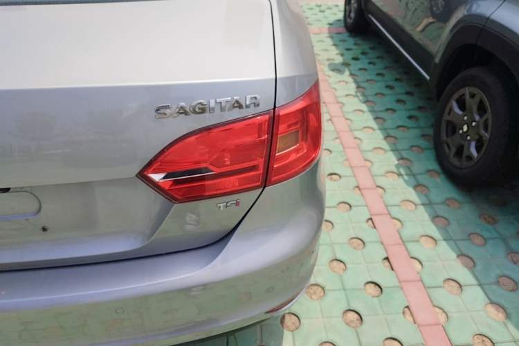 Used Volkswagen Sagitar 2014 1.4TSI Manual Luxury Model Right Rear Taillight