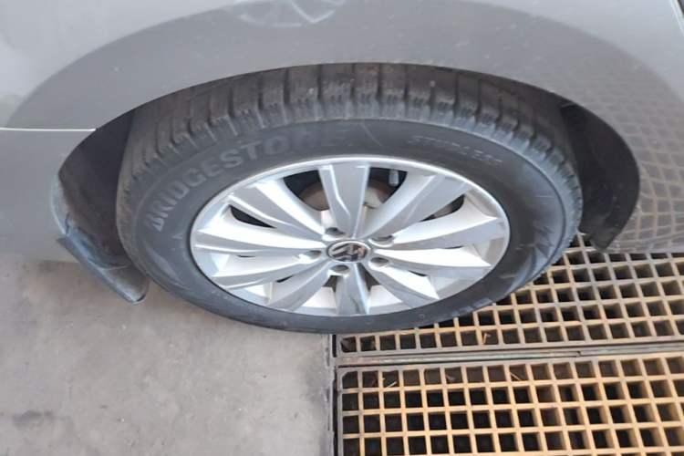 Used Volkswagen Sagitar 2014 Revised Version 1.6L Manual Comfort Edition Right Rear Wheel Hub