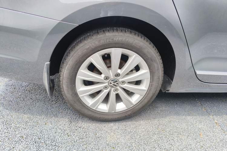 Used Volkswagen Sagitar 2014 Revised Version 1.6L Automatic Comfort Edition Right Rear Wheel Hub