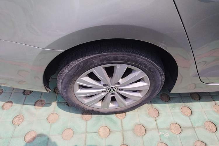 Used Volkswagen Sagitar 2014 1.4TSI Manual Luxury Model Right Rear Wheel Hub
