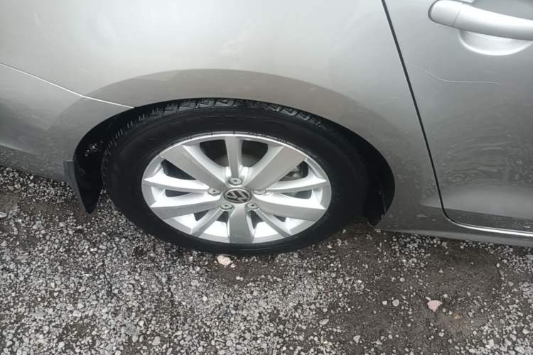 Used Volkswagen Sagitar 2014 Revised Version 1.4TSI Automatic Fashion Edition Right Rear Wheel Hub