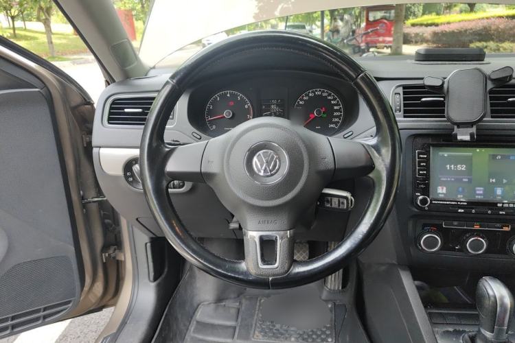 Used Volkswagen Sagitar 2014 1.6L Automatic Comfort Model Steering Wheel