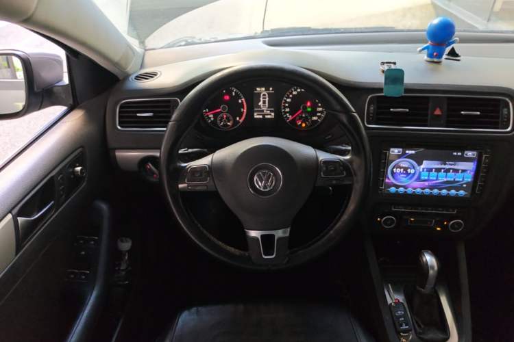 Used Volkswagen Sagitar 2014 1.4TSI Automatic Luxury Model Steering Wheel