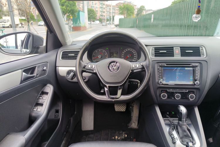 Used Volkswagen Sagitar 2014 Revised Version 1.6L Automatic Comfort Edition Steering Wheel