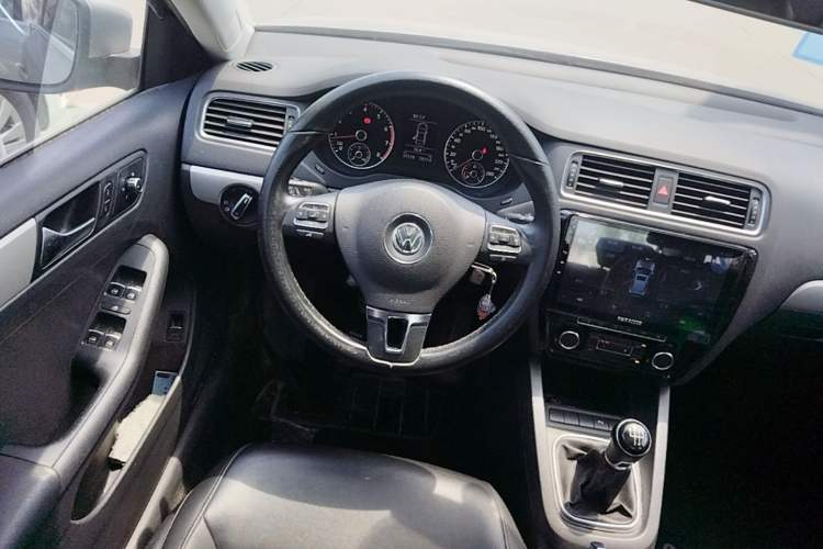 Used Volkswagen Sagitar 2014 1.4TSI Manual Luxury Model Steering Wheel