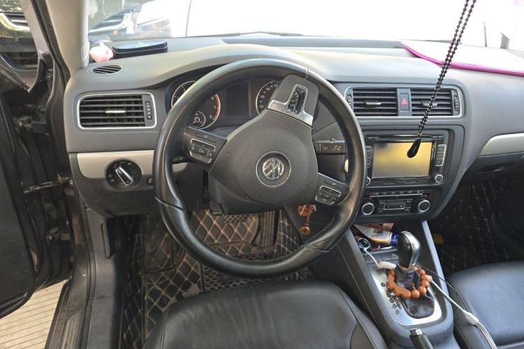 Used Volkswagen Sagitar 2014 1.4TSI Automatic Fashion Edition Steering Wheel