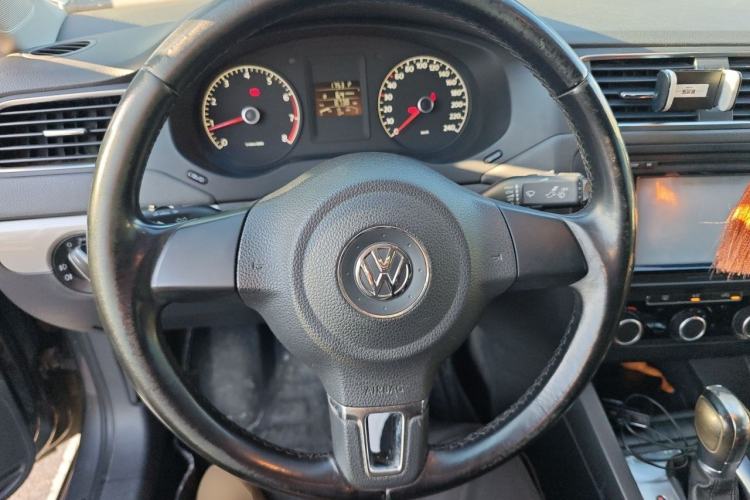 Used Volkswagen Sagitar 2014 1.6L Automatic Comfort Model Steering Wheel