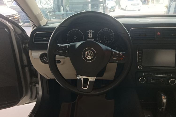 Used Volkswagen Sagitar 2014 Revised Version 1.4TSI Automatic Luxury Edition Steering Wheel