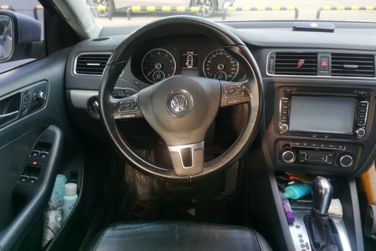 Used Volkswagen Sagitar 2014 Revised Version 1.4TSI Automatic Luxury Edition Steering Wheel