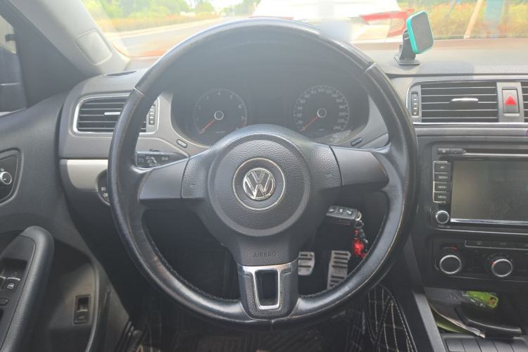 Used Volkswagen Sagitar 2014 1.6L Manual Comfort Model Steering Wheel